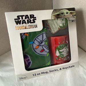Star Wars The Mandalorian Baby Yoda Boxed Gift Set w/ Crew Socks, Mug, Key Chain